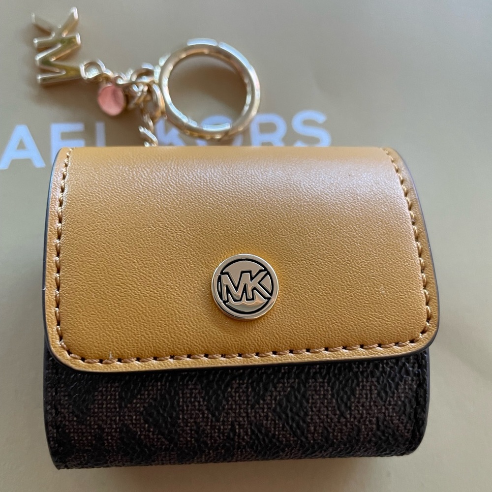 New with tags. Michael Kors case for iPods